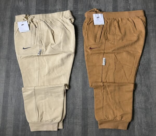 Jogger Nike Beige y Camel